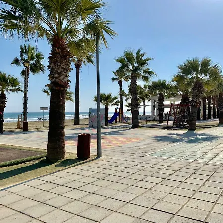 One And Two Bedroom With Beautiful Sea View شقة